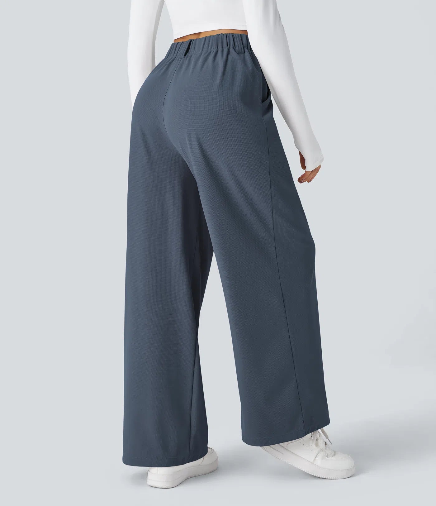 Hose aus Stretchmaterial mit hohem Bund, Waffelmuster, Seitentaschen und weitem Bein