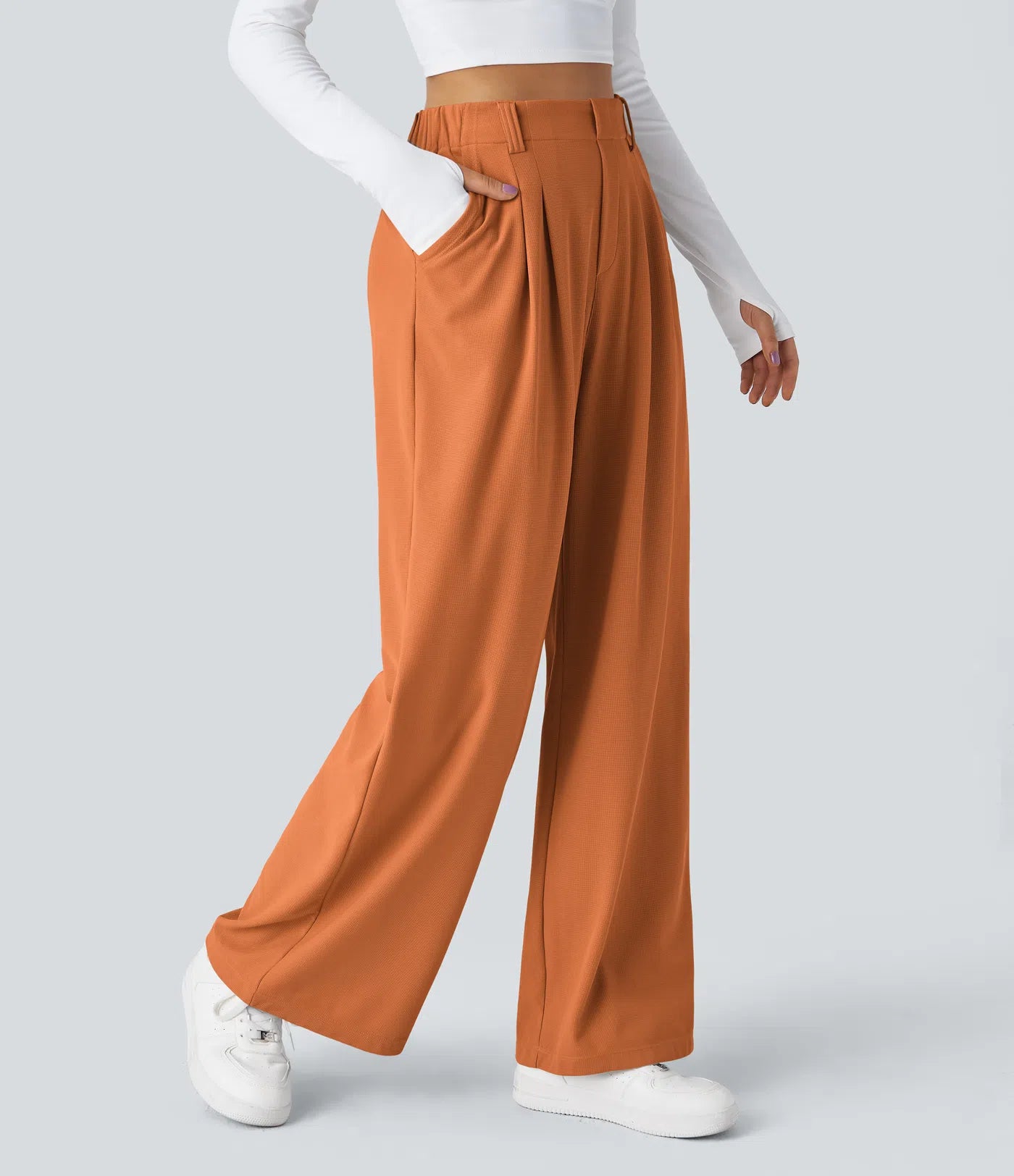 Hose aus Stretchmaterial mit hohem Bund, Waffelmuster, Seitentaschen und weitem Bein