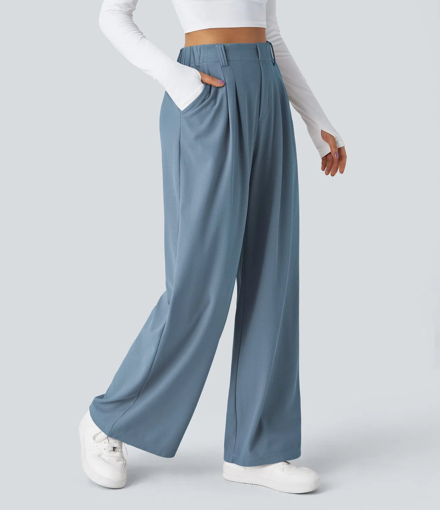 Hose aus Stretchmaterial mit hohem Bund, Waffelmuster, Seitentaschen und weitem Bein