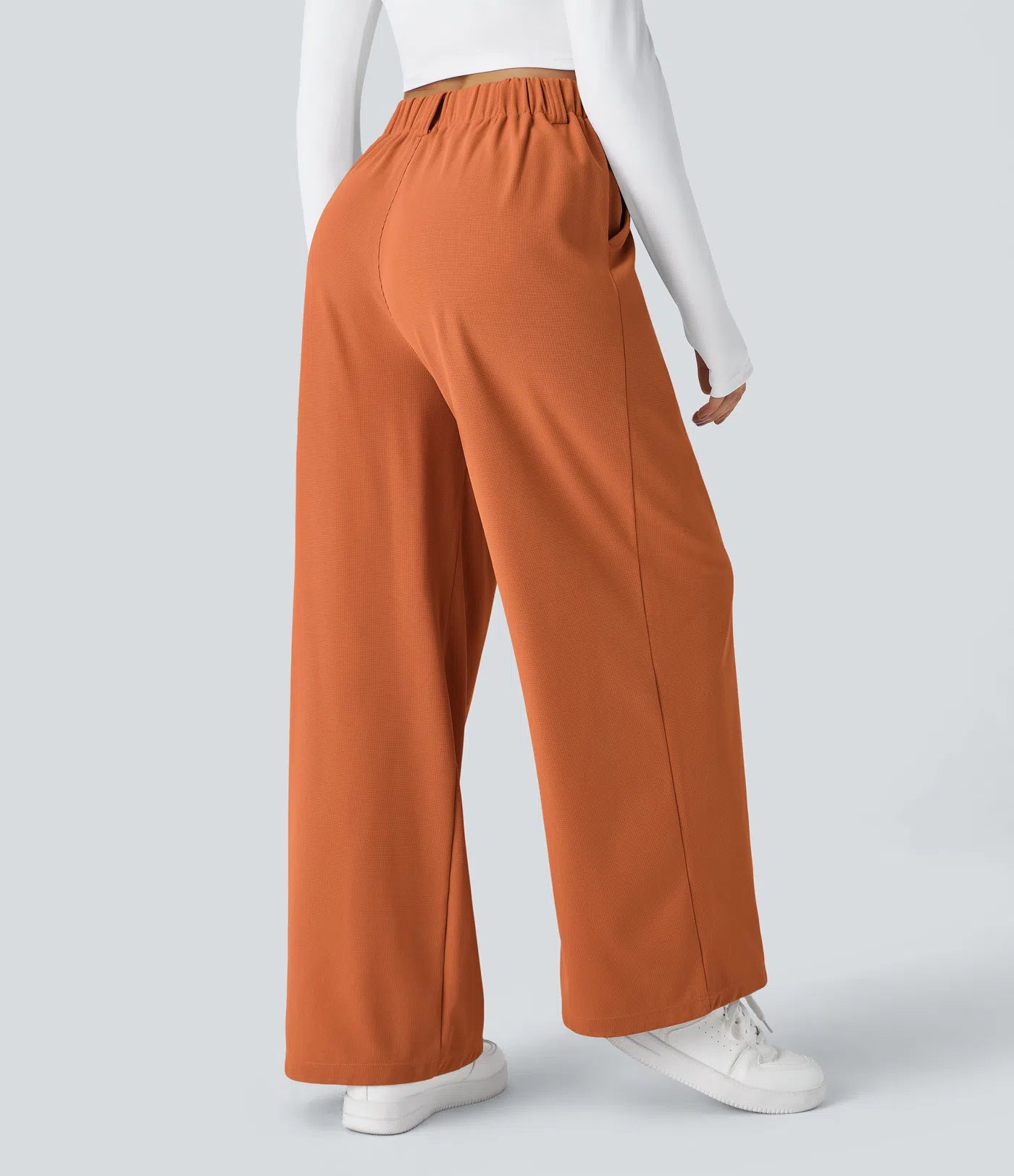 Hose aus Stretchmaterial mit hohem Bund, Waffelmuster, Seitentaschen und weitem Bein