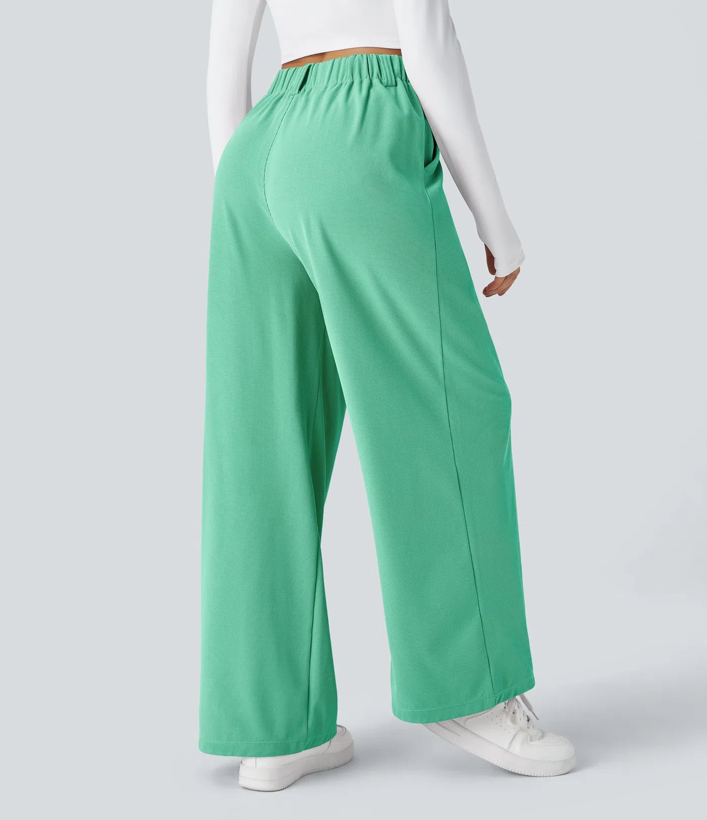 Hose aus Stretchmaterial mit hohem Bund, Waffelmuster, Seitentaschen und weitem Bein